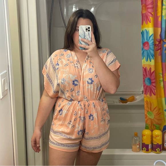 Kimono Style Romper With Pockets - Picture 3 of 7